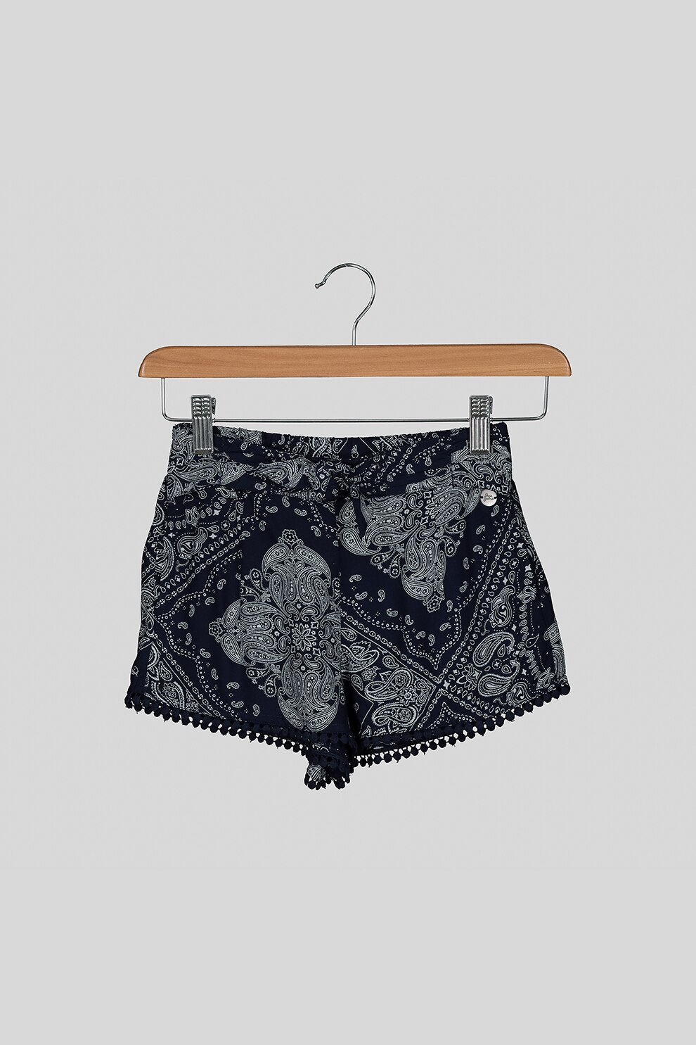 Pepe Jeans London, Pantaloni scurti cu imprimeu oriental, Bleumarin/Alb prafuit