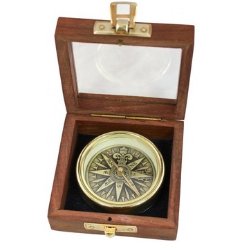 Busola Sea Club, cadran cu roza vanturilor si efect 3D, cutie de lemn Ø 5.7cm Busola Sea Club, cadran cu roza vanturilor si efect 3D, cutie de lemn Ø 5.7cm