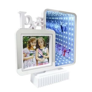 Rama Foto Cu Oglinda Iluminata Led Efect 3d 19 5x20x4 5cm Alb Emag Ro