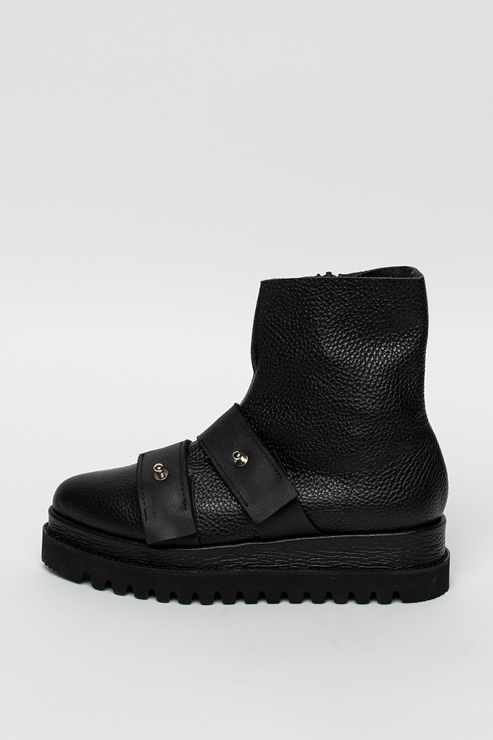 Mihaela Glavan, Ghete wedge din piele cu catarame decorative