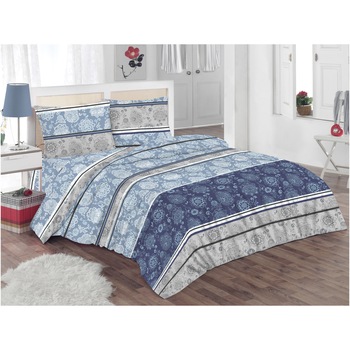 Set lenjerie de pat (cearsaf + husa pilota + 2 huse perne) pentru pat de dimensiuni 160x200 cm, 132TC, 100% bumbac, albastru/gri Set lenjerie de pat (cearsaf + husa pilota + 2 huse perne) pentru pat de dimensiuni 160x200 cm, 132TC, 100% bumbac, albastru/gri