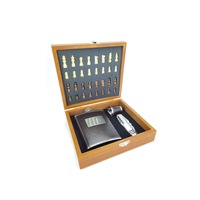 Set cutie eleganta cadou, joc de sah complet, plosca de 150 ml din inox si piele ecologica maro , pahar de shot si briceag cu desfacator,doty