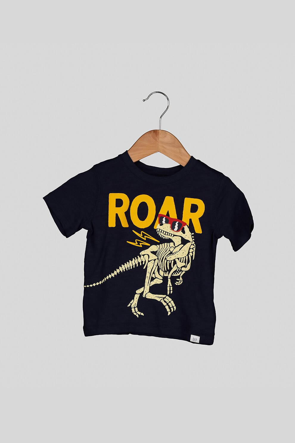 GAP, Tricou cu decolteu la baza gatului cu imprimeu dinozaur, Bleumarin inchis/Ocru/Crem, Bleumarin inchis/Ocru/Crem
