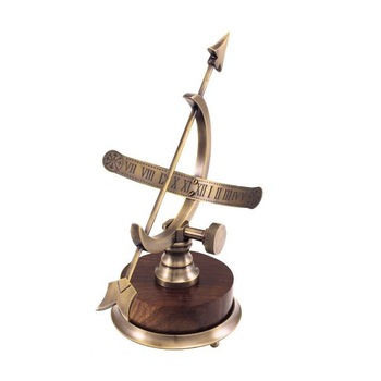 Cadran solar Sea Club, alama antichizata, baza din lemn, H21cm Cadran solar Sea Club, alama antichizata, baza din lemn, H21cm