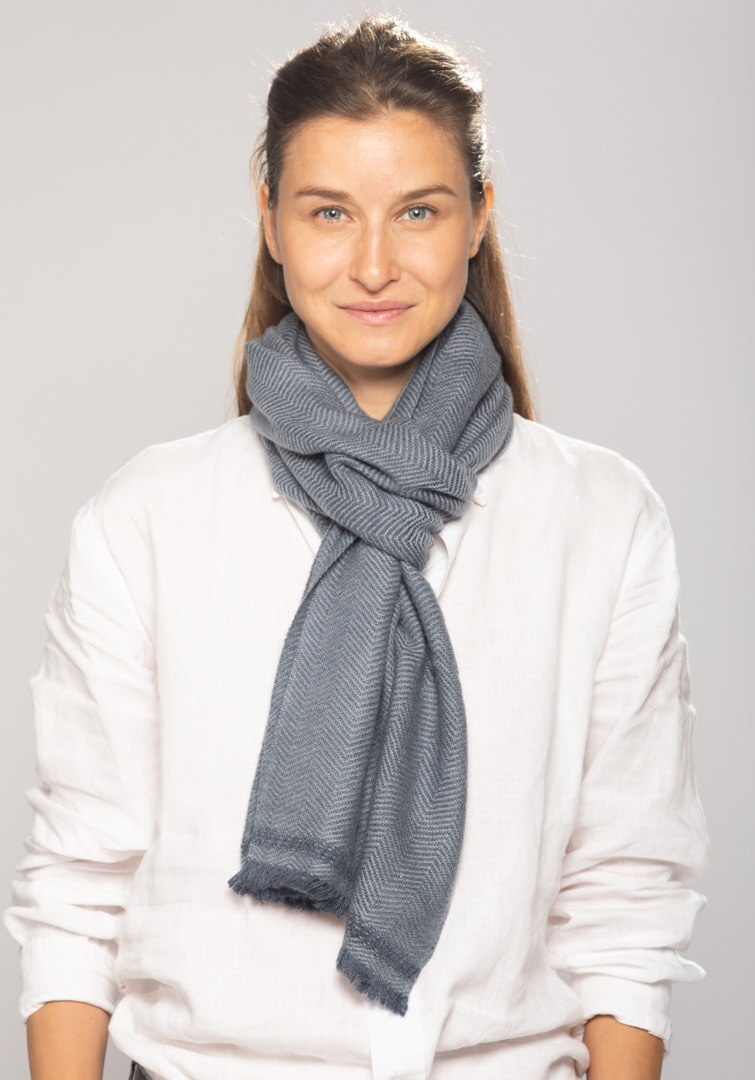 Fular unisex de casmir Sacred Fishtail Collection, ZEN Cashmere, Gri ...