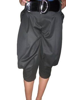 Pantaloni trei-sferturi, moderni, voluminosi in fata,D&j Exclusive, Negru, 40 Pantaloni trei-sferturi, moderni, voluminosi in fata,D&j Exclusive, Negru, 40