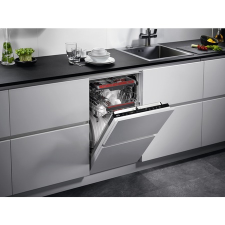 Masina de spalat vase incorporabila AEG FSE73507P, 10 seturi, 7 programe, Clasa D, AirDry, Motor Inverter, Quick Select, SatelliteClean, 45 cm, Alb