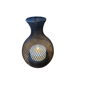 Ornament negru Vision din plasa metalica cu candela sub forma de led Ornament negru Vision din plasa metalica cu candela sub forma de led