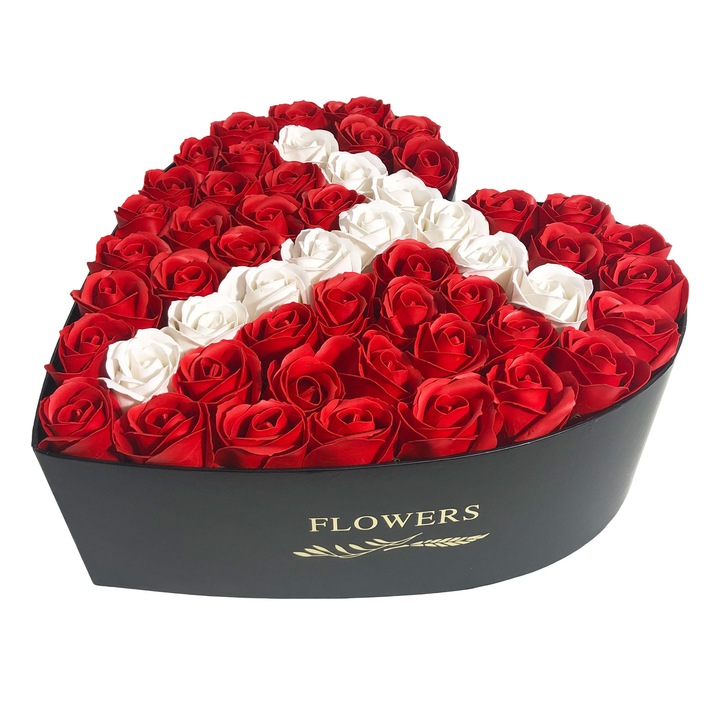 Буква Т от рози, Кутия във формата на сърце, Colorissima, 29см