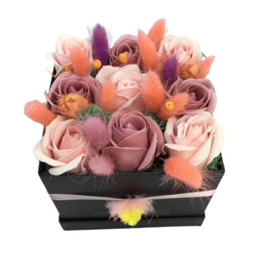 Aranjament floral cu 9 trandafiri din sapun, Alexia, in cutie patrata, 150x150x120 mm, multicolor, cu Lagurus, muschi criogenati si plante naturale uscate, cu funda din saten