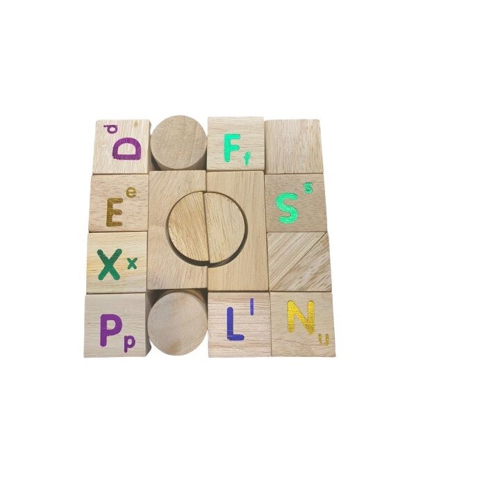 Cuburi educative Vision, din lemn, cu litere imprimate in diferite nuante