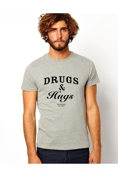 Tricou barbati gri Drugs & Hugs, M Tricou barbati gri Drugs & Hugs, M