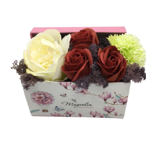 Aranjamnet floral cu mix de 5 flori de sapun, Alexia, 150x110x70 mm, In cutie dreptunghiulara, cu verdeata si muschi criogenati, multicolor