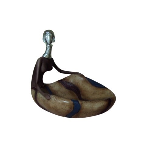 Decoratiune femeie cu un cos de fructe 11343, Metal/Lemn, 17 cm x 23 cm x 21 cm, Multicolor