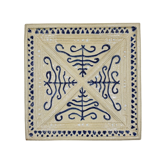 Placa decorativa din teracota, pictata, model Ciuc, 22x24 cm