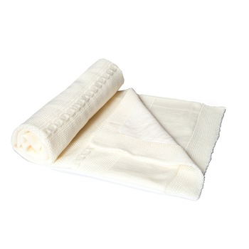 Paturica Diana crem dublata cu bumbac 95x95 cm Paturica Diana crem dublata cu bumbac 95x95 cm