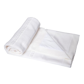 Paturica Diana alb dublata cu bumbac 95x95 cm Paturica Diana alb dublata cu bumbac 95x95 cm