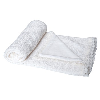 Paturica Doina alb dublata cu bumbac 95x95 cm Paturica Doina alb dublata cu bumbac 95x95 cm