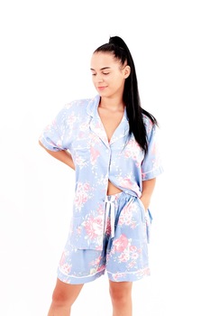 Pijama dama bumbac Marimea 2XL,1003 albastru marin cu imprimeu floral, pantalon scurt cu bluza maneca scurta Pijama dama bumbac Marimea 2XL,1003 albastru marin cu imprimeu floral, pantalon scurt cu bluza maneca scurta