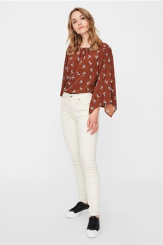 vero moda pantaloni slim fit seven alb prafuit imagen 22_0_
0