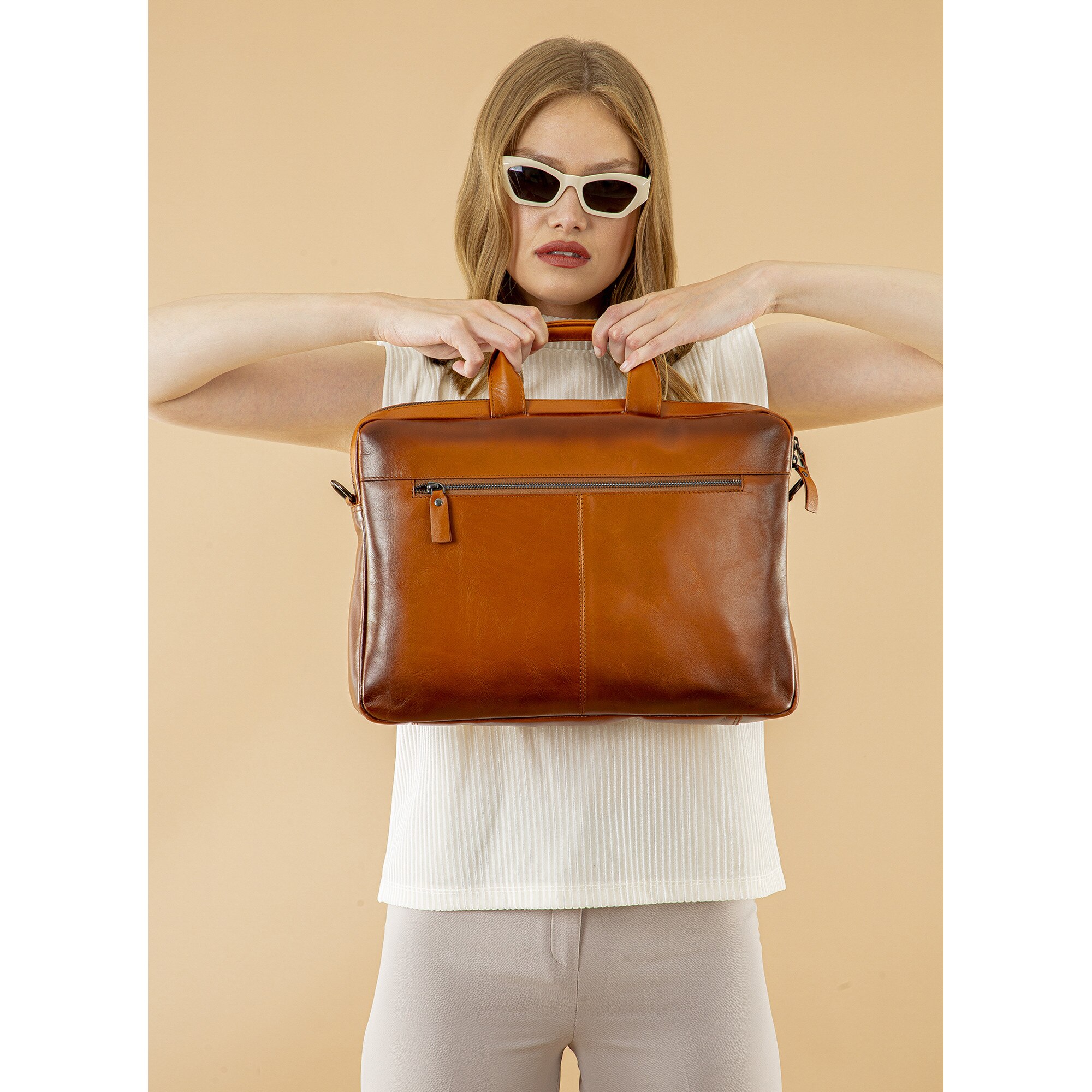 Geanta dimensiuni pana la 16 inch, MacBook Pro 16, MacBook Pro 15, iPad Pro 12.9 - Bouletta Apollo, piele moale naturala premium, cu manere si bareta de umar, Maro Burnished tan