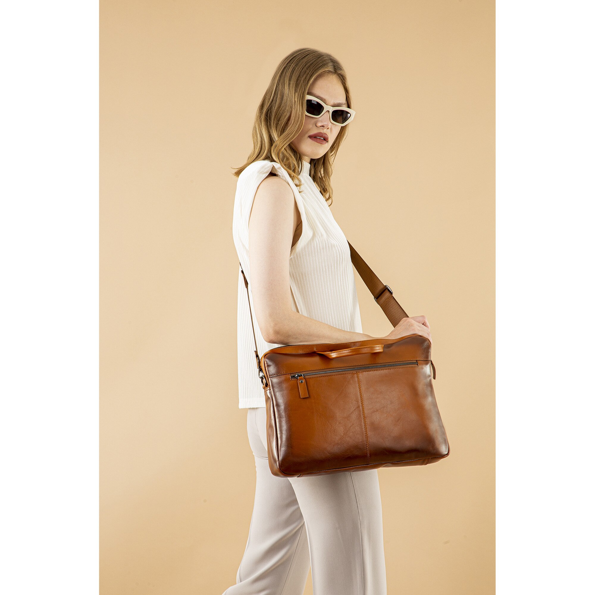Geanta dimensiuni pana la 16 inch, MacBook Pro 16, MacBook Pro 15, iPad Pro 12.9 - Bouletta Apollo, piele moale naturala premium, cu manere si bareta de umar, Maro Burnished tan