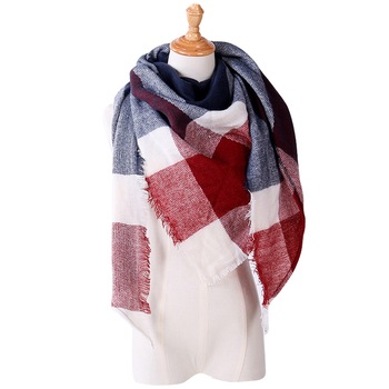Esarfa triunghi , pentru dama , 140×140×220cm , gros , acril Esarfa triunghi , pentru dama , 140×140×220cm , gros , acril