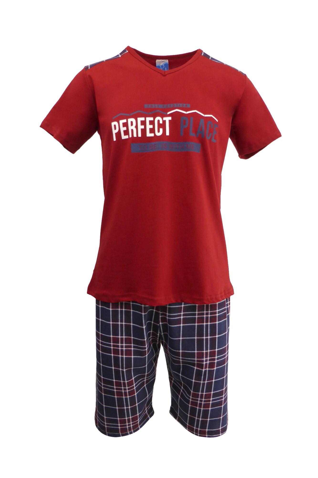 Pijama pentru barbat, UNIVERS FASHION, bluza grena cu imprimeu 'Perfect Place', pantaloni scurti albastru inchis cu imprimeu carouri, marime S