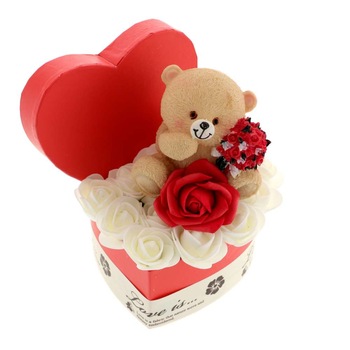 Aranjament pentru Iubita Ursulet cu Trandafiri Albi 15 cm Aranjament pentru Iubita Ursulet cu Trandafiri Albi 15 cm