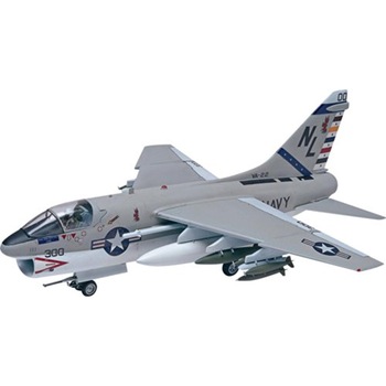 Macheta aeromodele Italeri Vought A-7E Corsair II 1:72 ITA 1411 Macheta aeromodele Italeri Vought A-7E Corsair II 1:72 ITA 1411