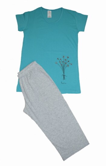 Pijama dama marca SERENA cu pantalon 3/4 si bluza cu maneci scurte inscriptie HERE, Turcoaz