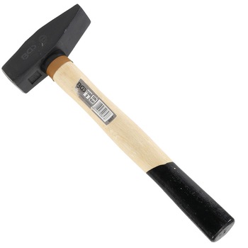 Ciocan pentru lacatuserie, standard TUV/GS, cu cap negru, satinat de 1500 g si maner din lemn vopsit negru pe 1/3 din lungime Ciocan pentru lacatuserie, standard TUV/GS, cu cap negru, satinat de 1500 g si maner din lemn vopsit negru pe 1/3 din lungime