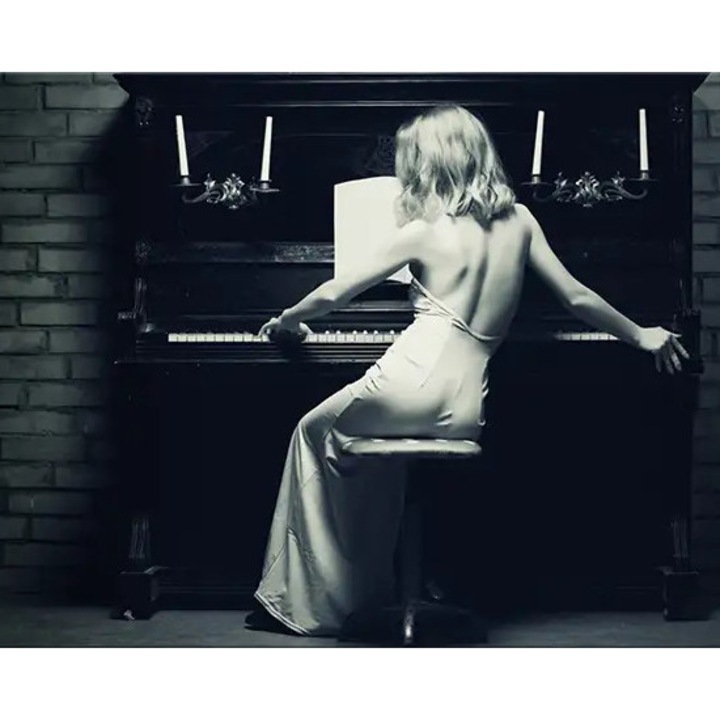 Tablou DualView Startonight Femeia si pianul, luminos in intuneric, 60 x 90 cm