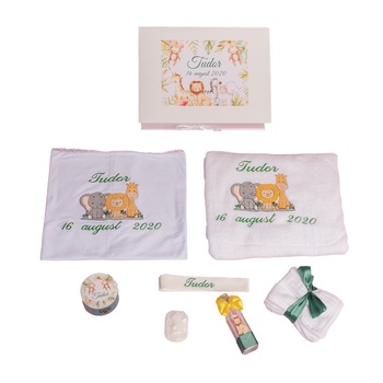 Trusou botez Safari 7 piese, personalizat prin brodare Trusou botez Safari 7 piese, personalizat prin brodare