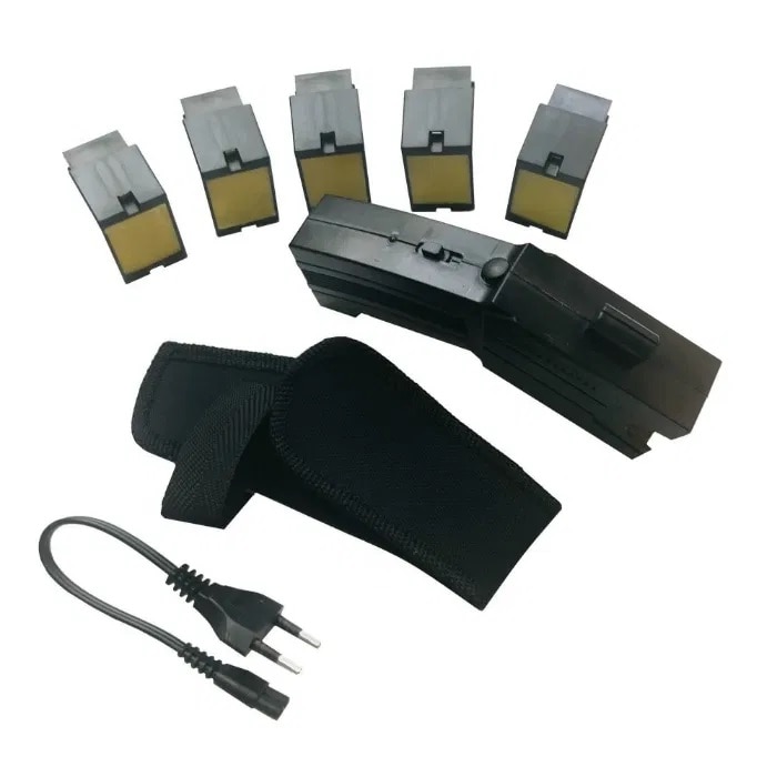 Pistol taser cu electrosoc si laser, 5 rezerve, plastic, negru