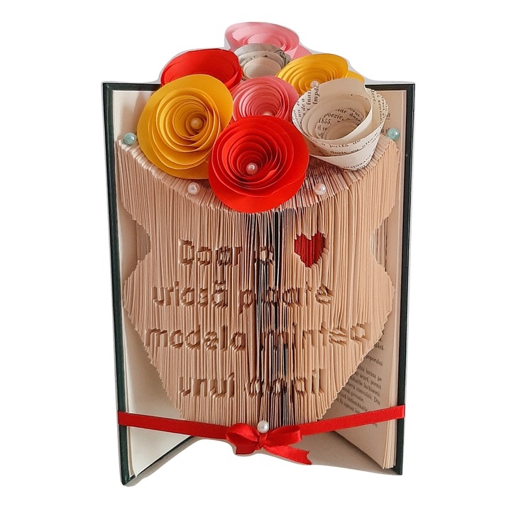 Carte Sculptata- Vaza cu flori cu mesajul Doar o inima uriasa poate modela mintea unui copil