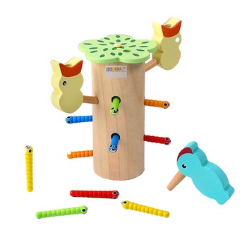 Joc magnetic din lemn Ciocanitoarea prinde viermisorii din copac - Krista® Joc magnetic din lemn Ciocanitoarea prinde viermisorii din copac - Krista®