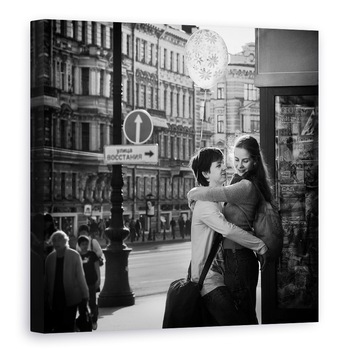 Tablou canvas - Dragostea Pluteste In Aer, Rusia, Strada, Petersburg, 70 x 70 cm Tablou canvas - Dragostea Pluteste In Aer, Rusia, Strada, Petersburg, 70 x 70 cm
