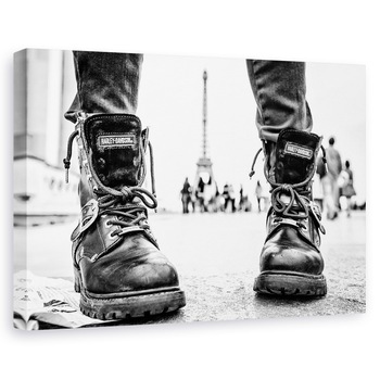 Tablou canvas - Cizme De Motociclist In Paris, Turnul Eiffel, Strada, Franta, 20 x 30 cm Tablou canvas - Cizme De Motociclist In Paris, Turnul Eiffel, Strada, Franta, 20 x 30 cm
