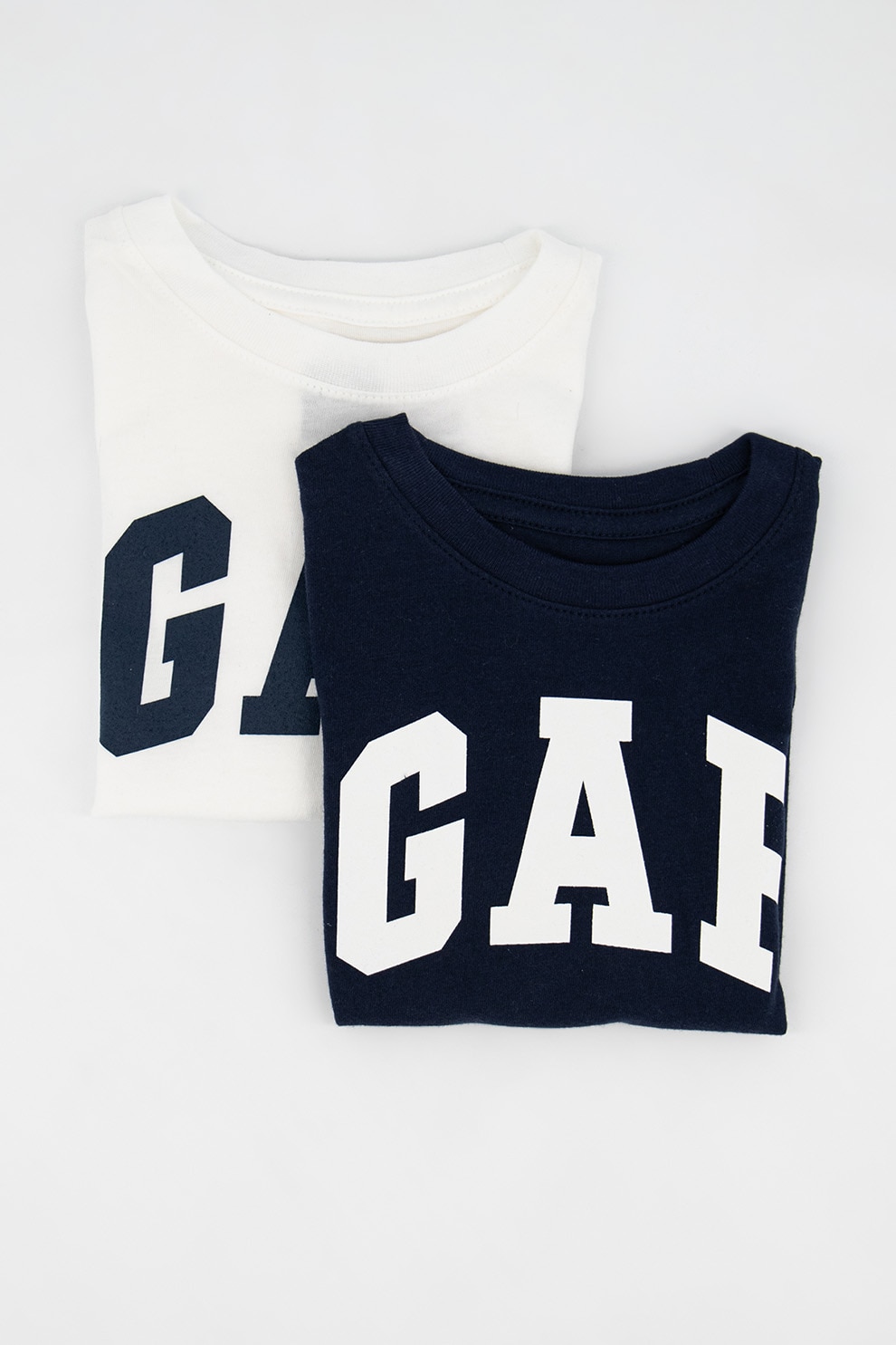 GAP, Set de tricouri cu decolteu la baza gatului si imprimeu logo, 2 piese, Alb/Bleumarin, Alb/Bleumarin