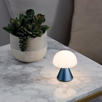 Lampa LED portabila Lexon, Mina, reincarcabila prin USB, reglare intensitate lumina, autonomie baterie 12 h, lumina calda sau rece, albastru Lampa LED portabila Lexon, Mina, reincarcabila prin USB, reglare intensitate lumina, autonomie baterie 12 h, lumina calda sau rece, albastru
