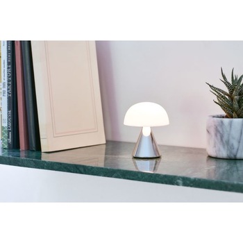 Lampa LED portabila Lexon, Mina, reincarcabila prin USB, reglare intensitate lumina, autonomie baterie 12 h, lumina calda sau rece, crom Lampa LED portabila Lexon, Mina, reincarcabila prin USB, reglare intensitate lumina, autonomie baterie 12 h, lumina calda sau rece, crom
