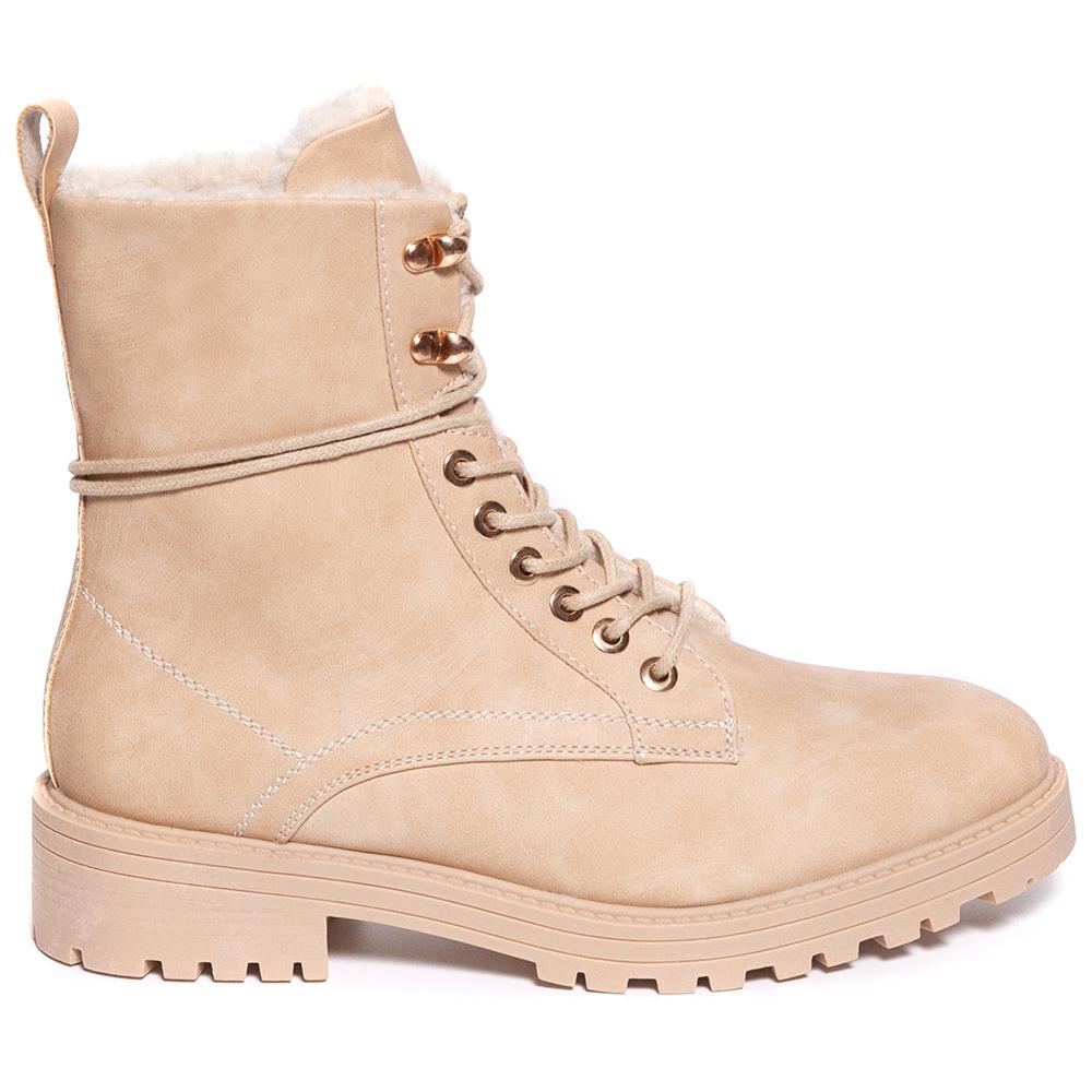 Ghete dama Houstee, Bej, Bej