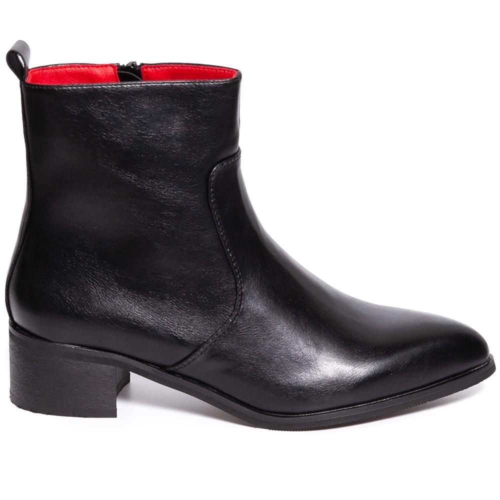 Ghete dama Guineve, Negru, Negru