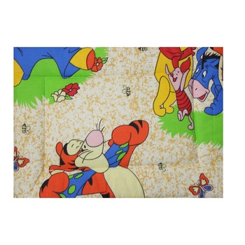 Perna slim, Winnie si Aiurel, crem, 37x28cm Perna slim, Winnie si Aiurel, crem, 37x28cm