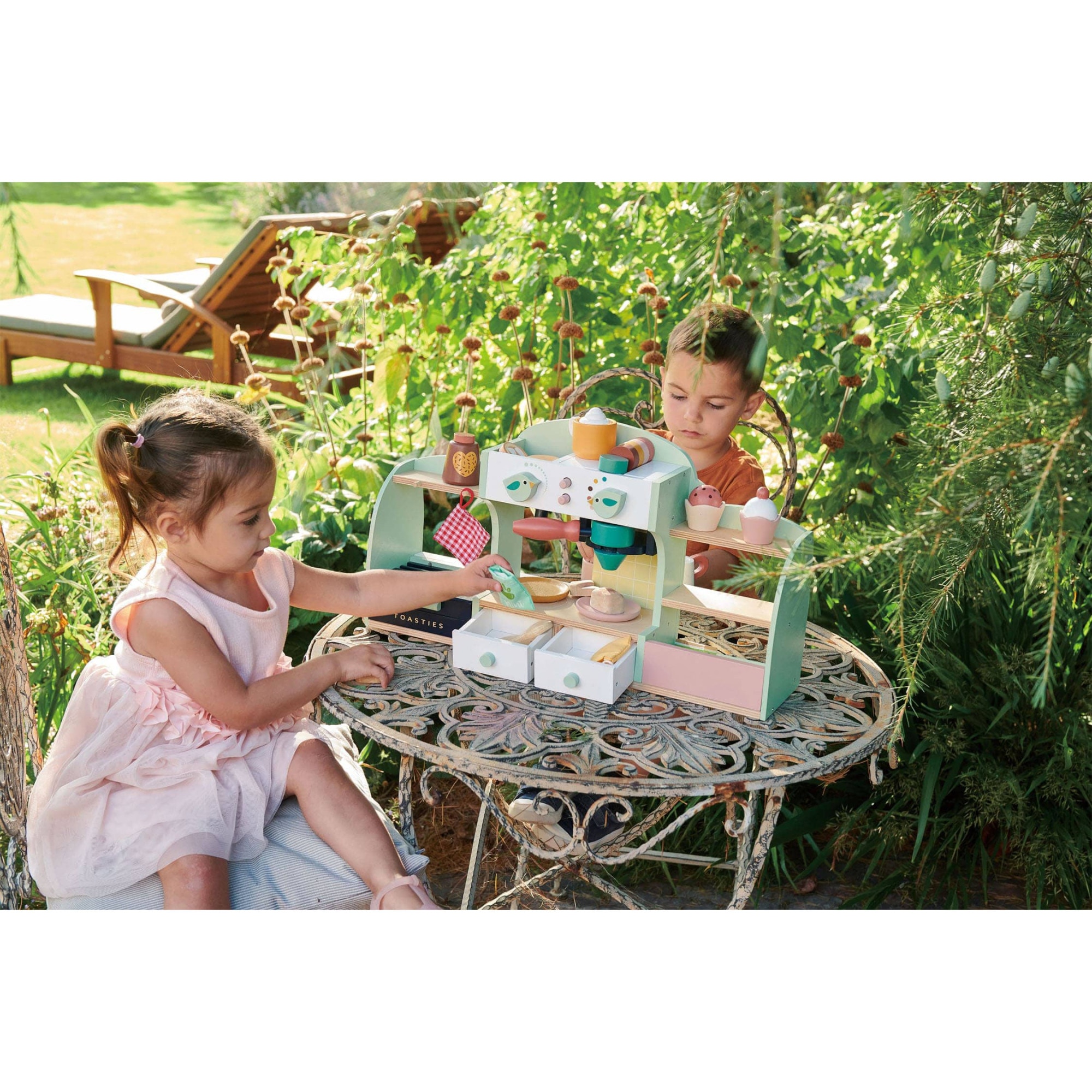 Игрален комплект Tender Leaf Toys Bird's Nest Cafe, Дървен, 43 части