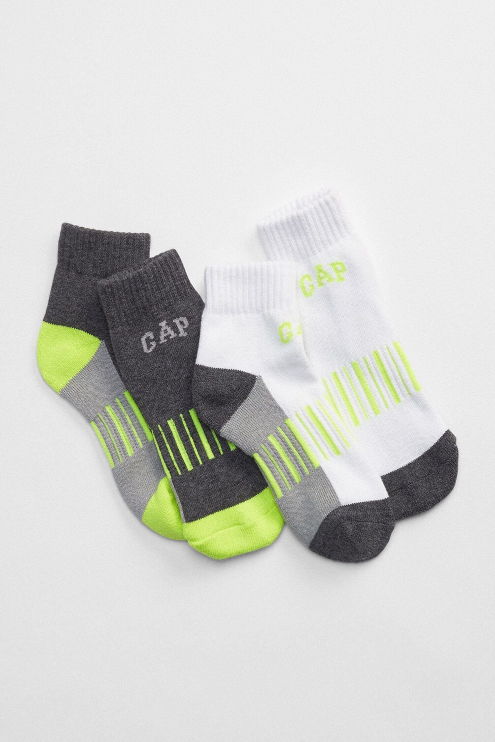 GAP, Set 2 perechi de sosete scurte, baieti, cu imprimeu logo, Gri inchis/alb/verde neon
