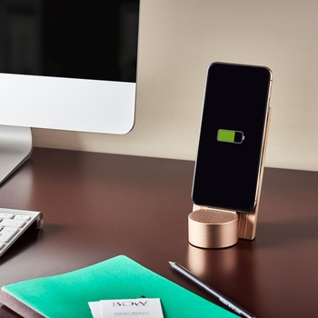 Statie de incarcare telefoane wireless 3 in 1 Lexon, City Energy, cu speaker Bluetooth, microfon hands-free incorporat, finisaj premium din aluminiu, auriu Statie de incarcare telefoane wireless 3 in 1 Lexon, City Energy, cu speaker Bluetooth, microfon hands-free incorporat, finisaj premium din aluminiu, auriu