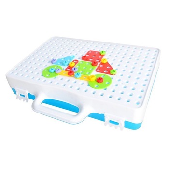 Joc de indemanare, Tip Mozaic, cu Suruburi, Saibe, si Surubelnita Electrica Joc de indemanare, Tip Mozaic, cu Suruburi, Saibe, si Surubelnita Electrica