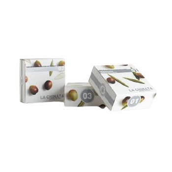 Pachet ingrijire faciala completa: scrub fata, crema de noapte si crema de zi cu SPF 15, cu extract de masline si apa termala La Chinata Pachet ingrijire faciala completa: scrub fata, crema de noapte si crema de zi cu SPF 15, cu extract de masline si apa termala La Chinata